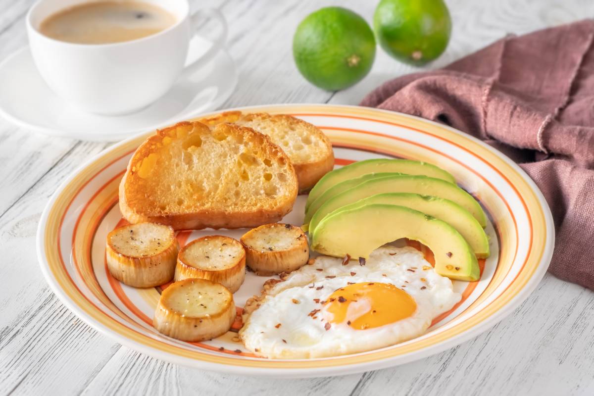 Fried eggs with avocado and toasted bread